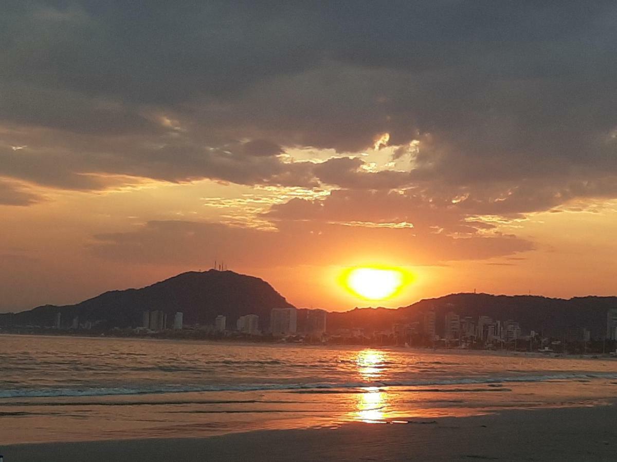 Guarujá praia da Enseada Exterior foto